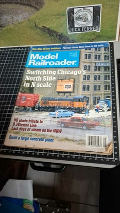R1907 - Revista Model Railroader Antiga - Edição Maio 1998 - " Switching Chicago´s " - Produto antigo e usado