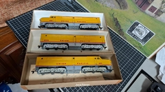 C261 - Locomotiva c/ 03 unidades Athearn PA1 + PB1 + PA1 dummy UNION PACIFIC - Produto usado, vendido no estado - comprar online