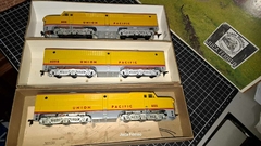 C261 - Locomotiva c/ 03 unidades Athearn PA1 + PB1 + PA1 dummy UNION PACIFIC - Produto usado, vendido no estado - Brechó  Juca  Férreo  -  Prod. Usados Produtos " Fora de Catálogos " & Novos