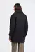Campera puffer confeccionada en microfibra
Detalle de bolsillos vivo y acceso mediante cartera cruzada de imanes, cierre vislon y tiracierre metálico personalizado
La modelo mide 1,78 y usa talle 40