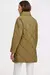 Campera puffer confeccionada en microfibra
Detalle de bolsillos vivo y acceso mediante cartera cruzada de imanes, cierre vislon y tiracierre metálico personalizado
La modelo mide 1,78 y usa talle 40