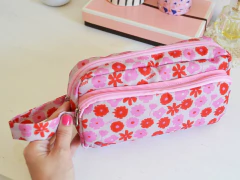 Cartuchera con bolsillo Flores - comprar online