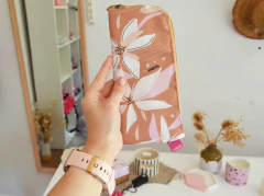 Billetera Flora camel