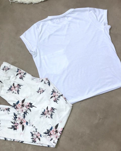 REMERA ANASTASIA LIRIO BLANCO - MALAGA 