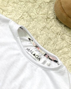 REMERA ANASTASIA LIRIO BLANCO en internet