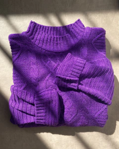 SWEATER POLERA BUFFY PURPURA - comprar online