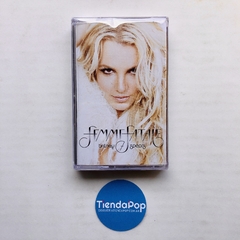 Casette Britney Spears Femme Fatale Usa - Casette Color Dorado Urban Outfitters 2021 Edicion Limitada - 12 Temas