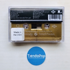Casette Britney Spears Femme Fatale Usa - Casette Color Dorado Urban Outfitters 2021 Edicion Limitada - 12 Temas - comprar online