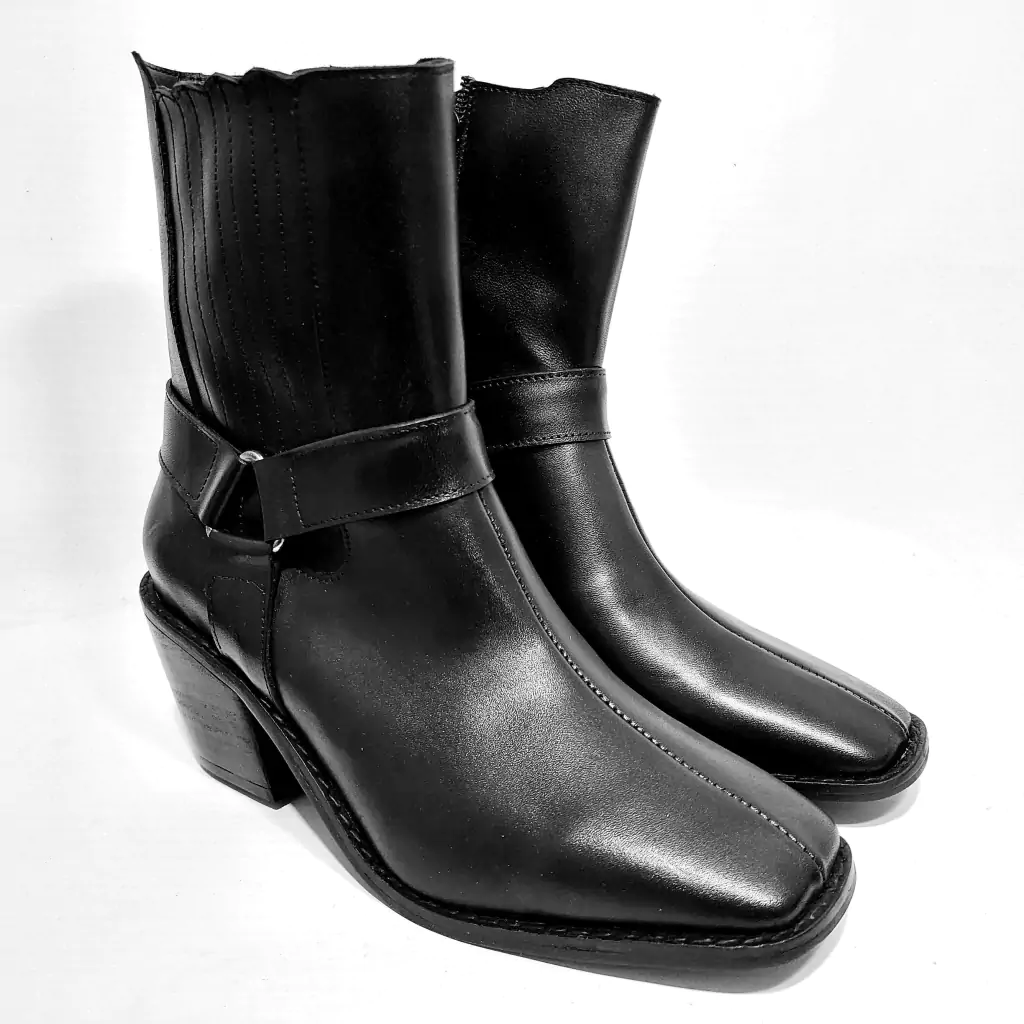 LOVE cuero negro