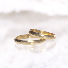 Par de alianzas mediacaña Geo facetadas Oro 18k - tienda online