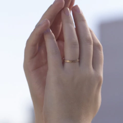 Par de alianzas cinta 2 mm textura Marte Oro 18k - Flota joyeria contemporanea