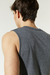 Imagen de MUSCULOSA ETIQUETA GRIS MEL MEDIO
