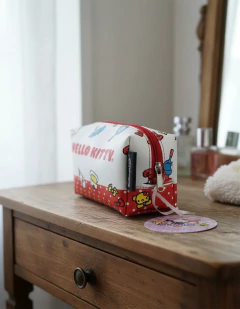 Organizador Sanrio Necessaire Neceser Kuromi Kitty Oficial