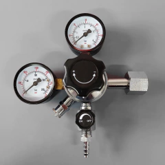 Regulador de CO2 con dos manómetros