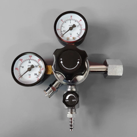 Regulador de CO2 con dos manómetros
