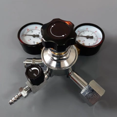 Regulador de CO2 con dos manómetros en internet