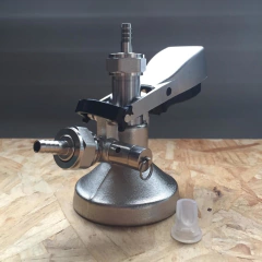 Conector G con válvula alivio