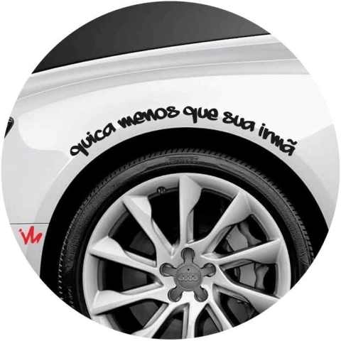 Adesivo Quica Menos Que Sua Irmã Curvado Paralama
