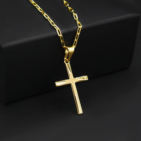 Pingente Cruz Pequena Meio Detalhado - 2,3x1,5cm - Banhado a Ouro 18K