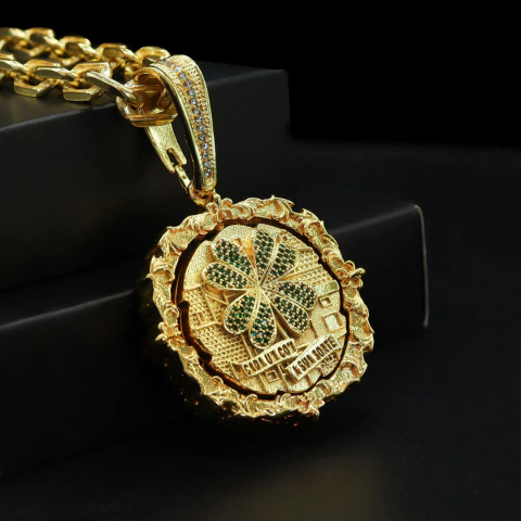 Pingente Trevo Nossa Senhora Articulado 3x3 - Banhado a ouro 18k - comprar online