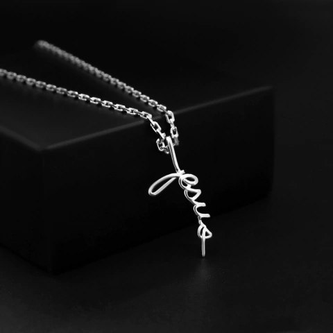 Pingente Escrita Jesus 3x2cm - Banhado a Prata 925 - comprar online