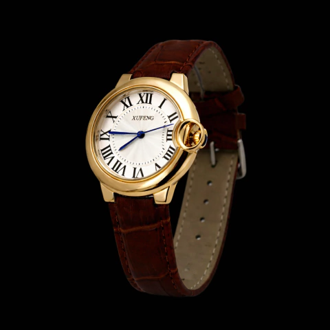 Relógio Cannes dourado com caixa redonda, mostrador branco com números romanos e pulseira de couro legítimo marrom.