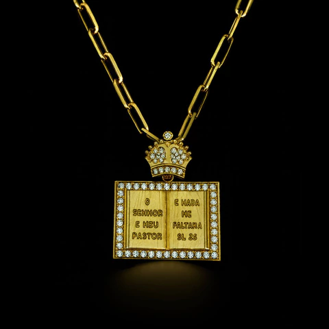 Pingente Bíblia o Senhor é meu Pastor Cravejado 2,5cmx3,3cm (10g) - Banhado a Ouro 18k