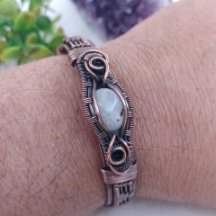 Brazalete Cobre Viejo con Piedra de la Luna - comprar online