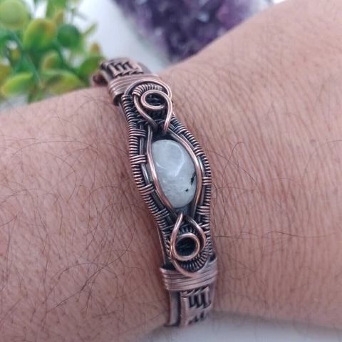 Brazalete Cobre Viejo con Piedra de la Luna - comprar online
