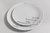 plato playo y plato de postre de porcelana blanca con flores en linea negra