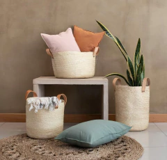 CANASTO DE PALMA CON MANIJA DE CUERO en internet