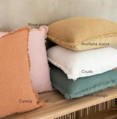 ALMOHADON FLECOS NIDO Y TUSOR - Teodolina Deco