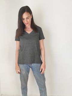 Imagen de Remera Juana Gris Topo