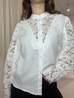 Camisa con detalles de encaje - comprar online