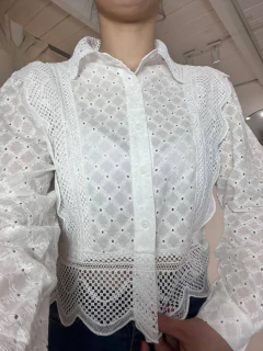 Camisa con detalles