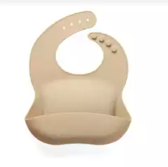 Babero de Silicona con Bolsillo color Camel