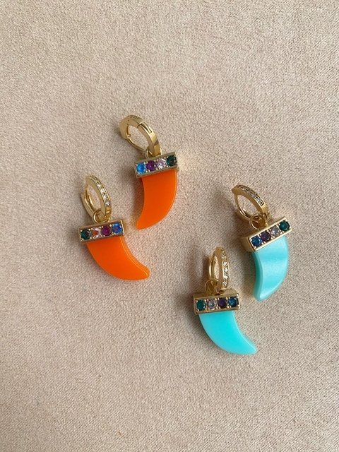 Argola dente laranja e turquesa