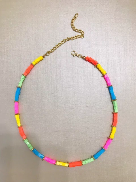 Colar beads quadradinhos neon