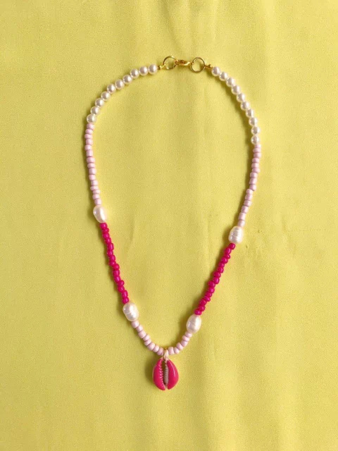 Colar pink com búzio esmaltado