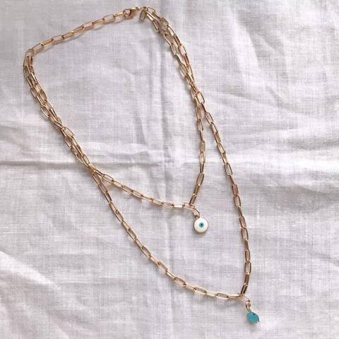 Colar dois em um trama quadrada com olho