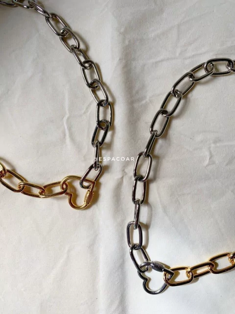 Mosquetão coração invertido 