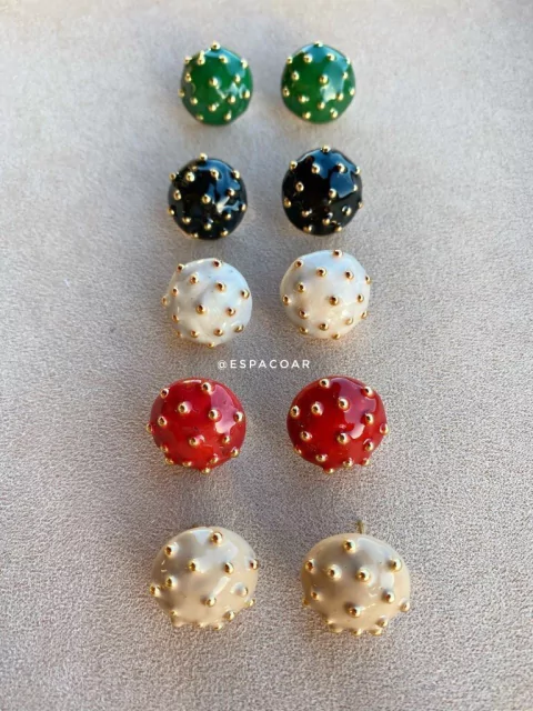 Brinco botão esmaltado 