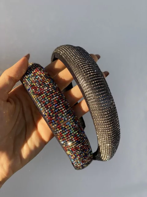 Tiara com aplicação 