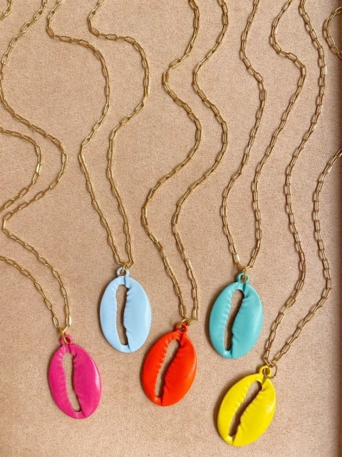 Colar longo búzio grande esmaltado 