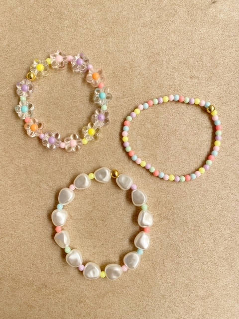 mix de pulseiras florzinhas