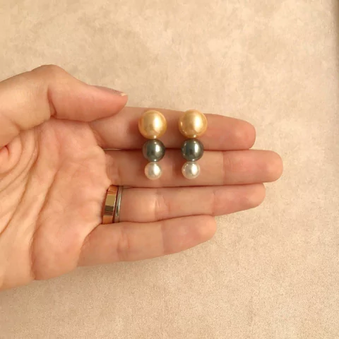 Ear cuff pérola negra, branca e salmão