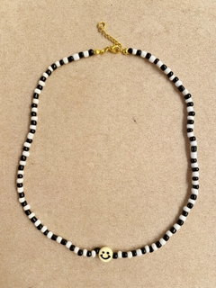 colar preto e branco de smile - comprar online
