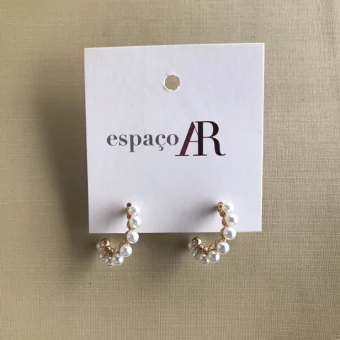 Argola pequena de pérola