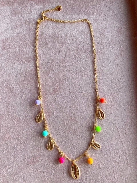 colar búzios bolinhas coloridas