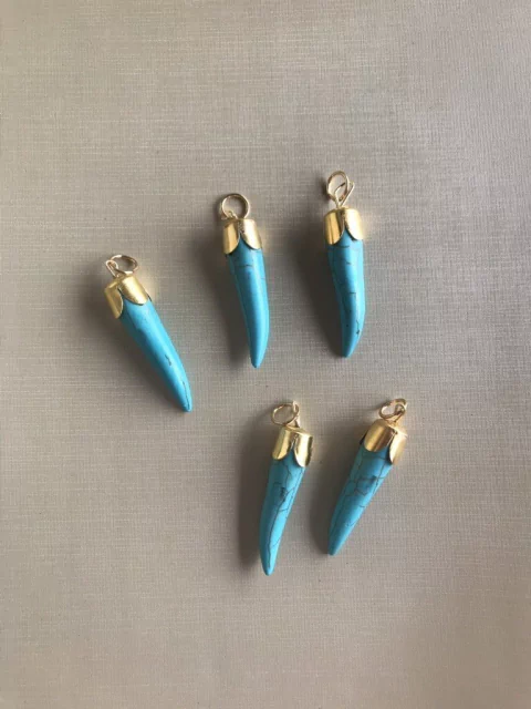 Pingente dente de sabre turquesa pedra natural